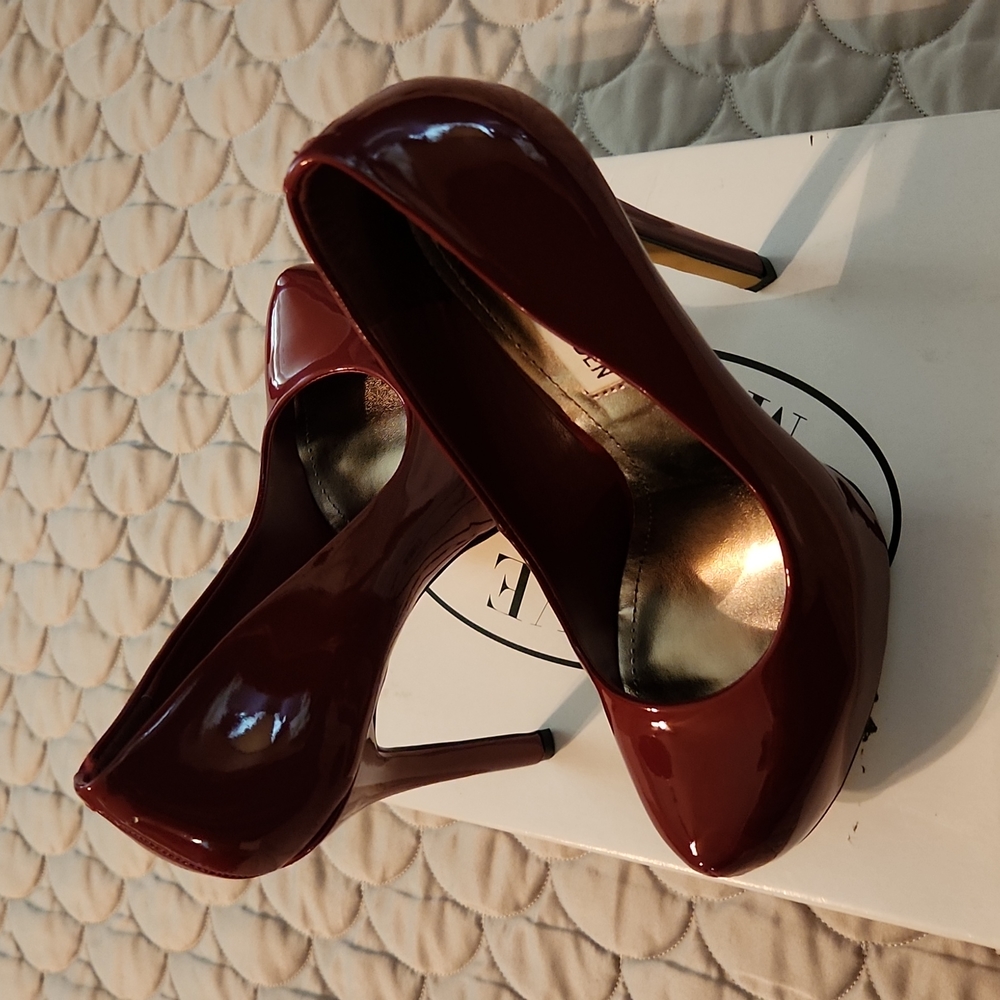 Steve Madden Sz 6.5 Nala Burgundy Platform Pumps